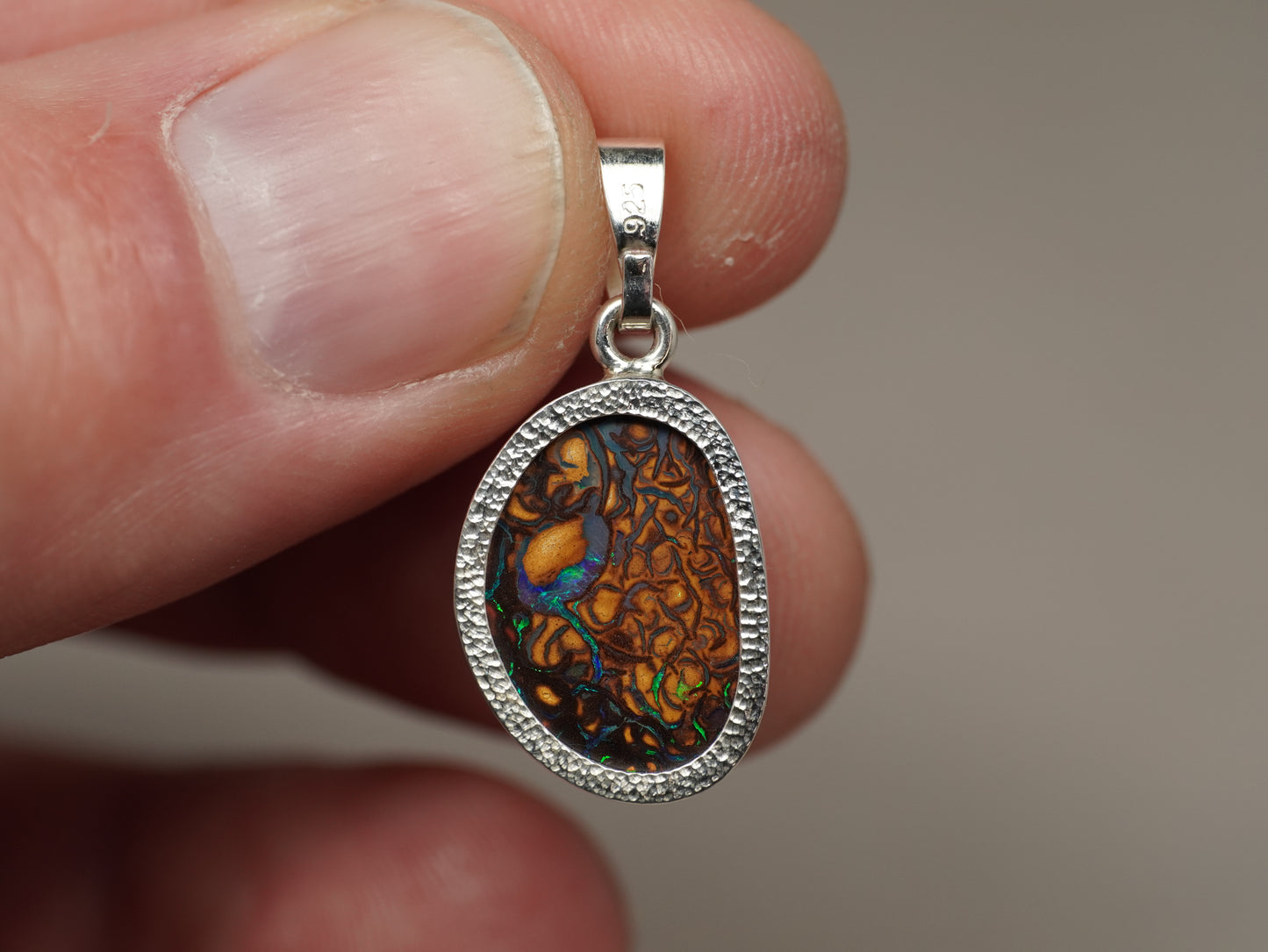 Boulder Opal pendant silver CGT698