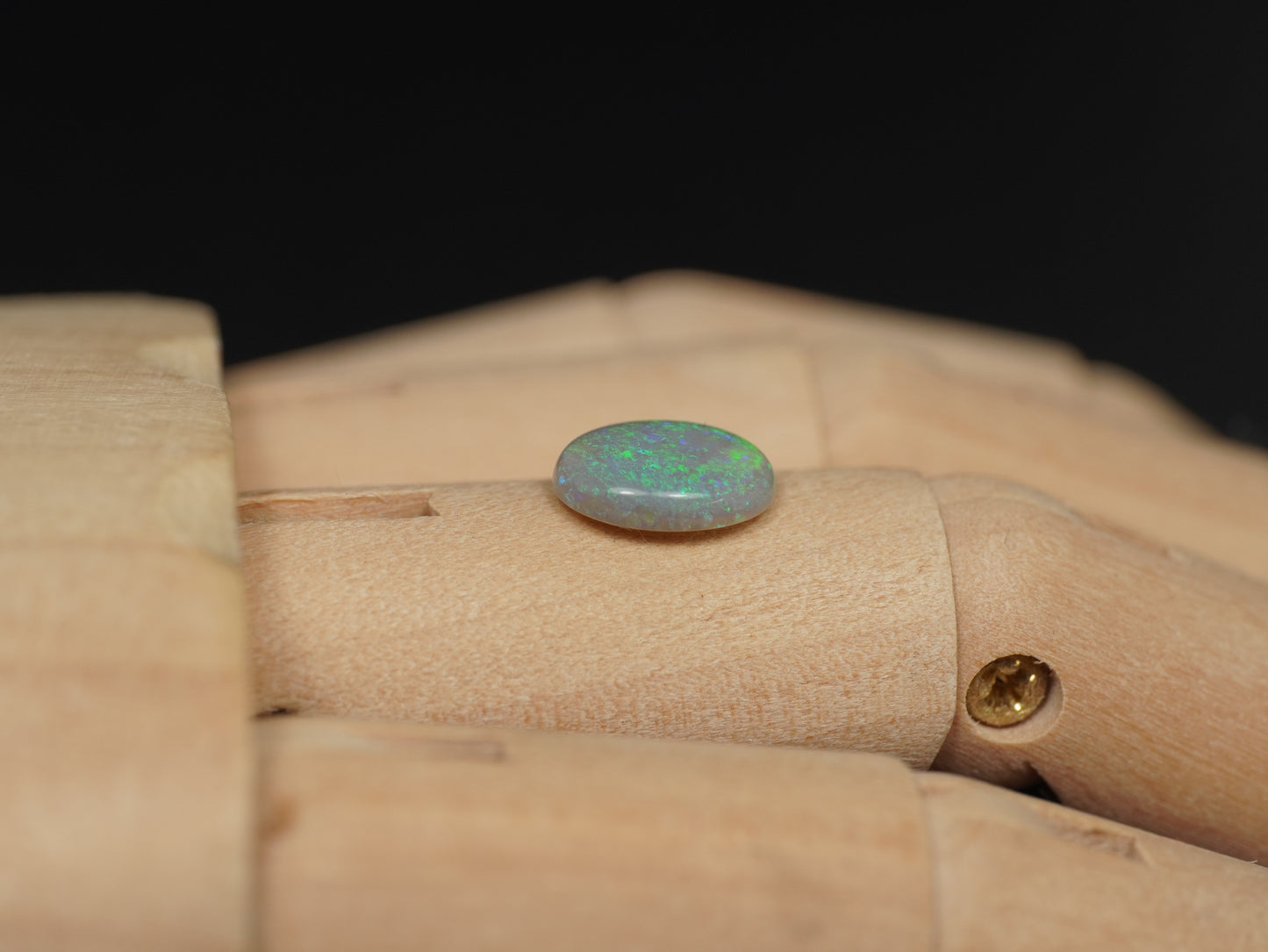 Dunkler Kristallopal EBV893