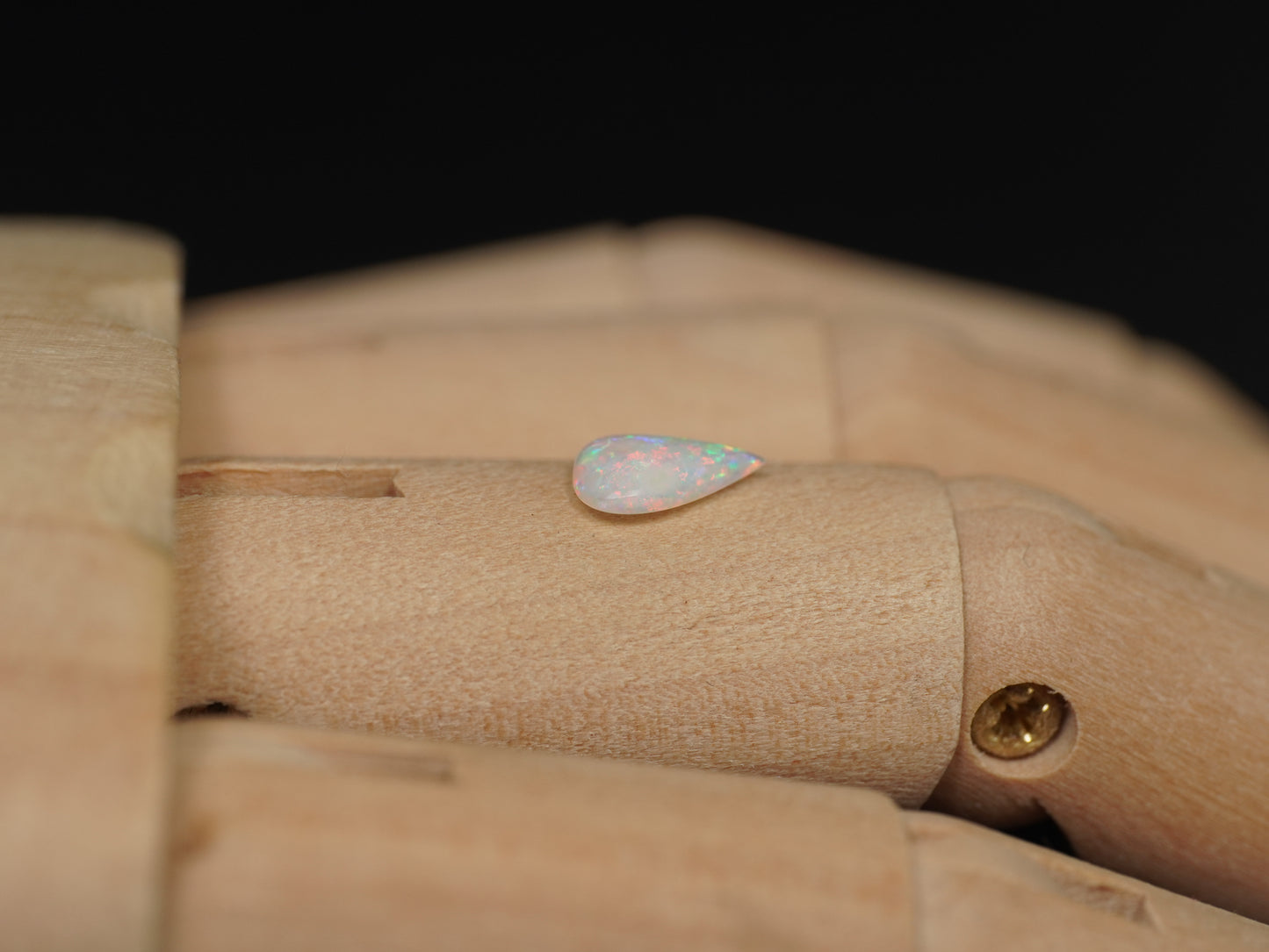 Light Opal EBV879