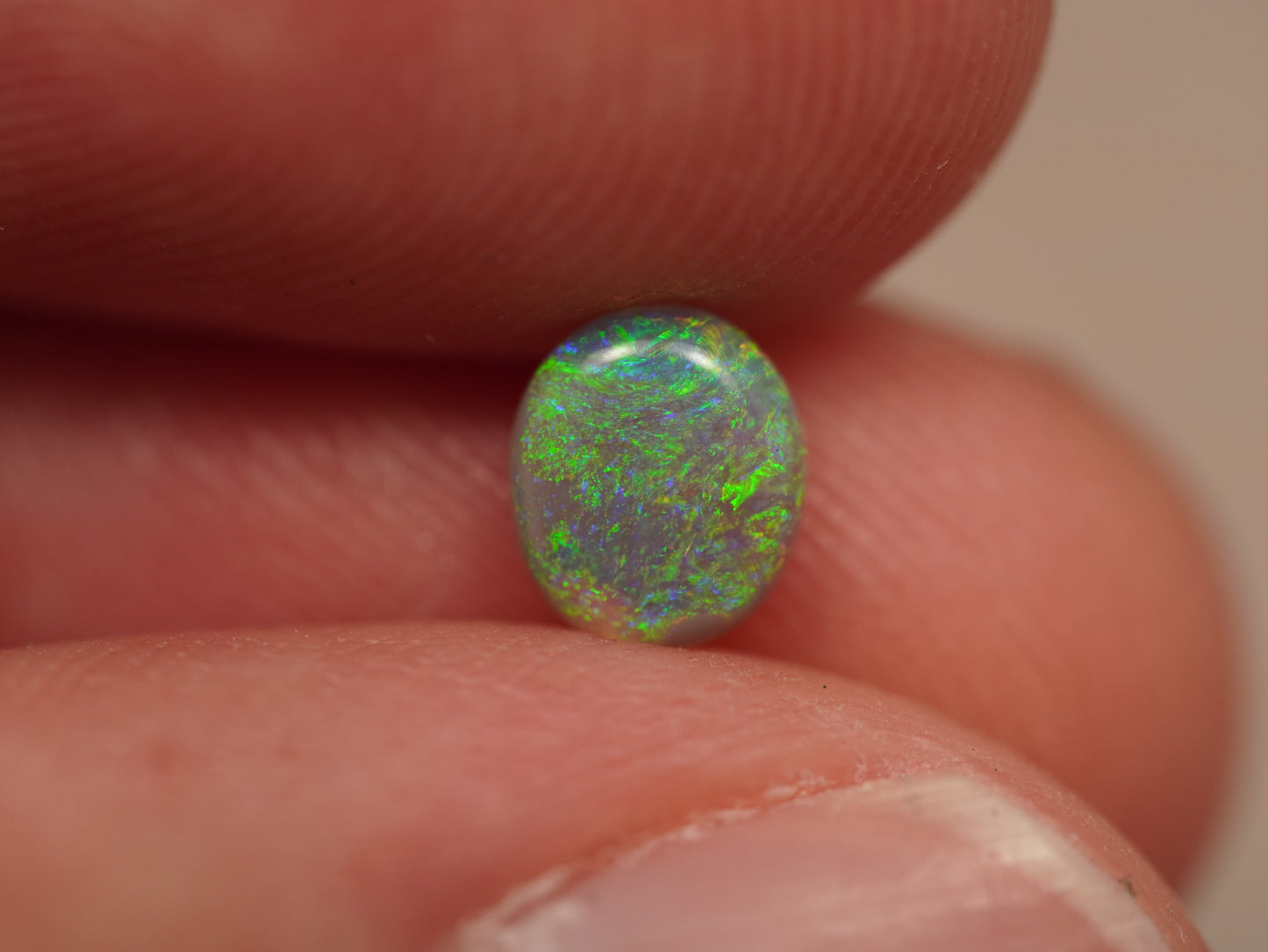 Dunkler Kristallopal