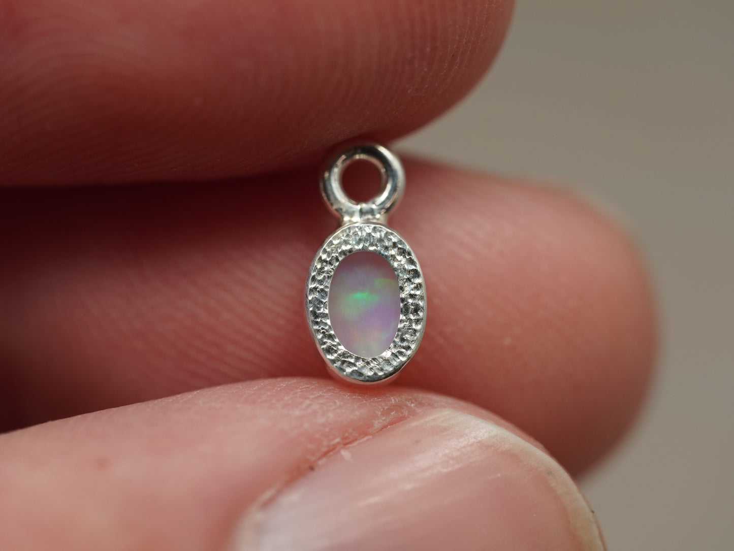 Pendentif opale foncée argent CED02