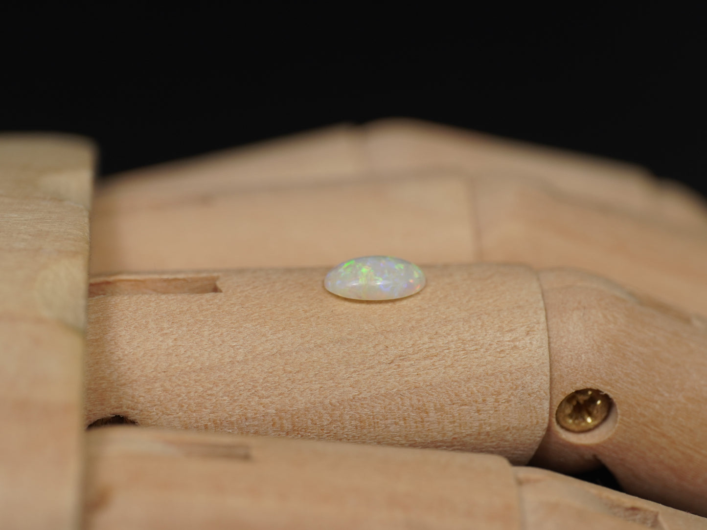 Light Opal EBV891