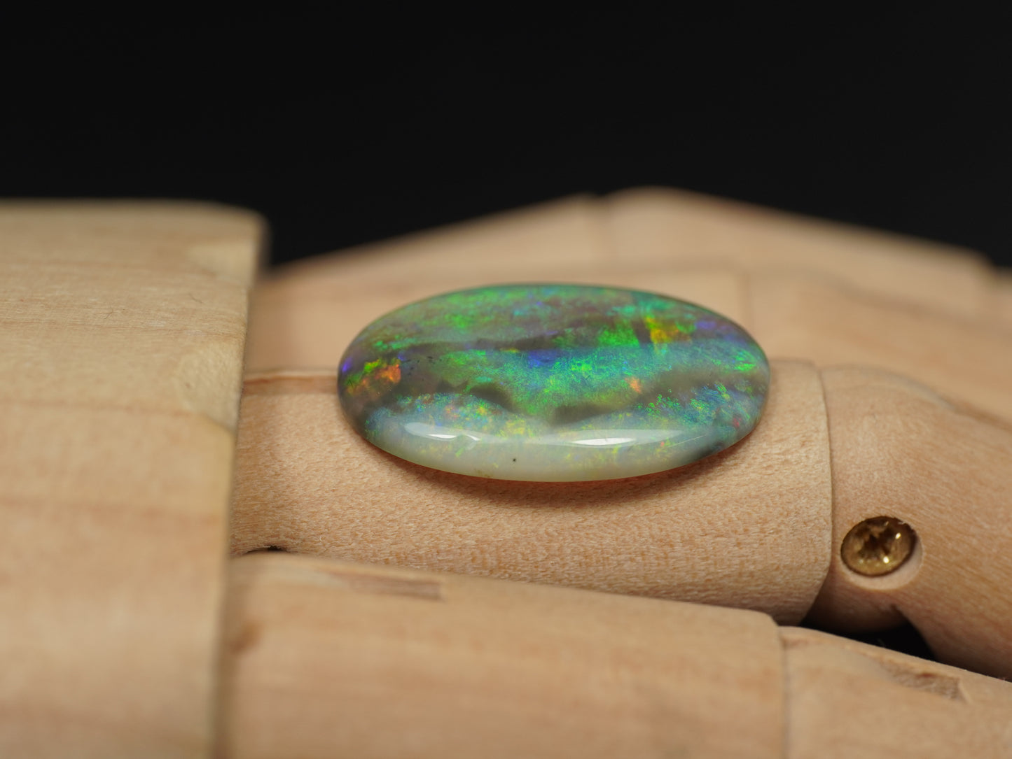 Dark Crystal Opal EFS957