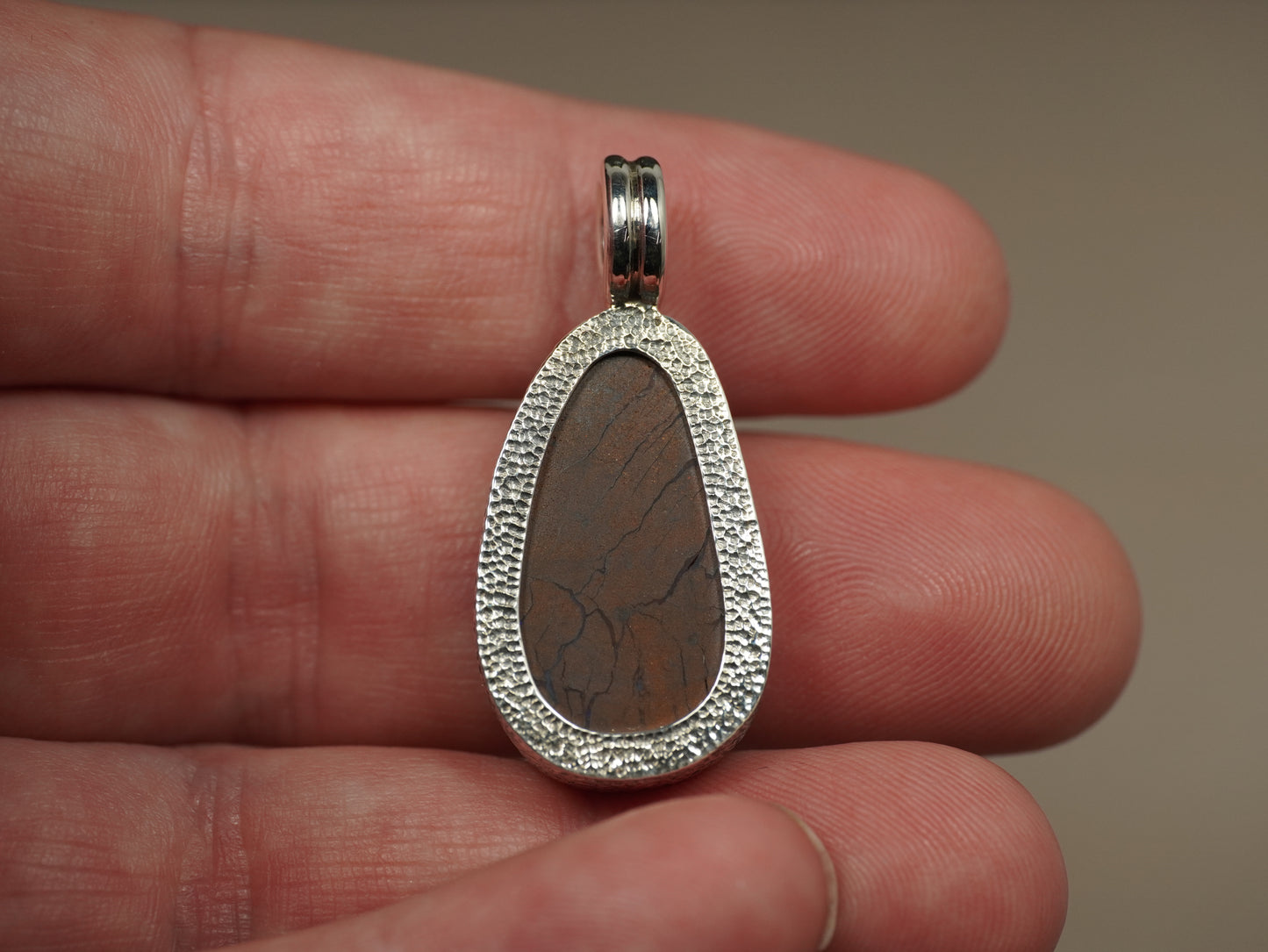 Pendentif opale foncée argent CED02