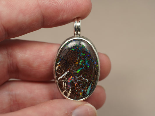 Pendentif opale foncée argent CED02