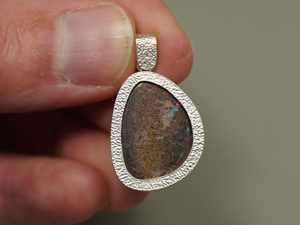 Pendentif opale foncée argent CED02